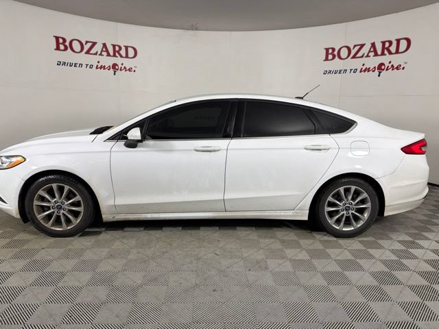 Used 2017 Ford Fusion SE FWD image 5