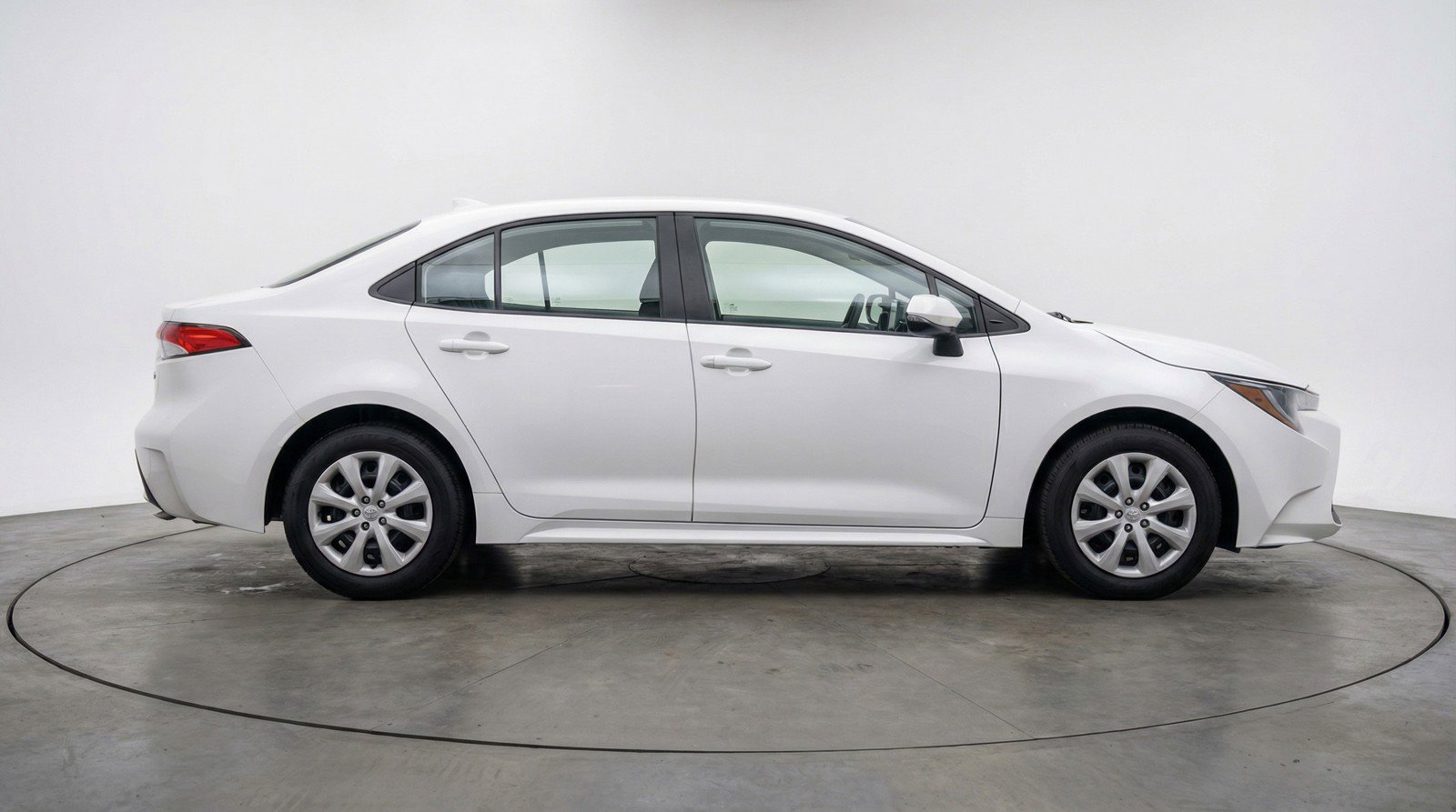 Used 2025 Toyota Corolla LE FWD image 11