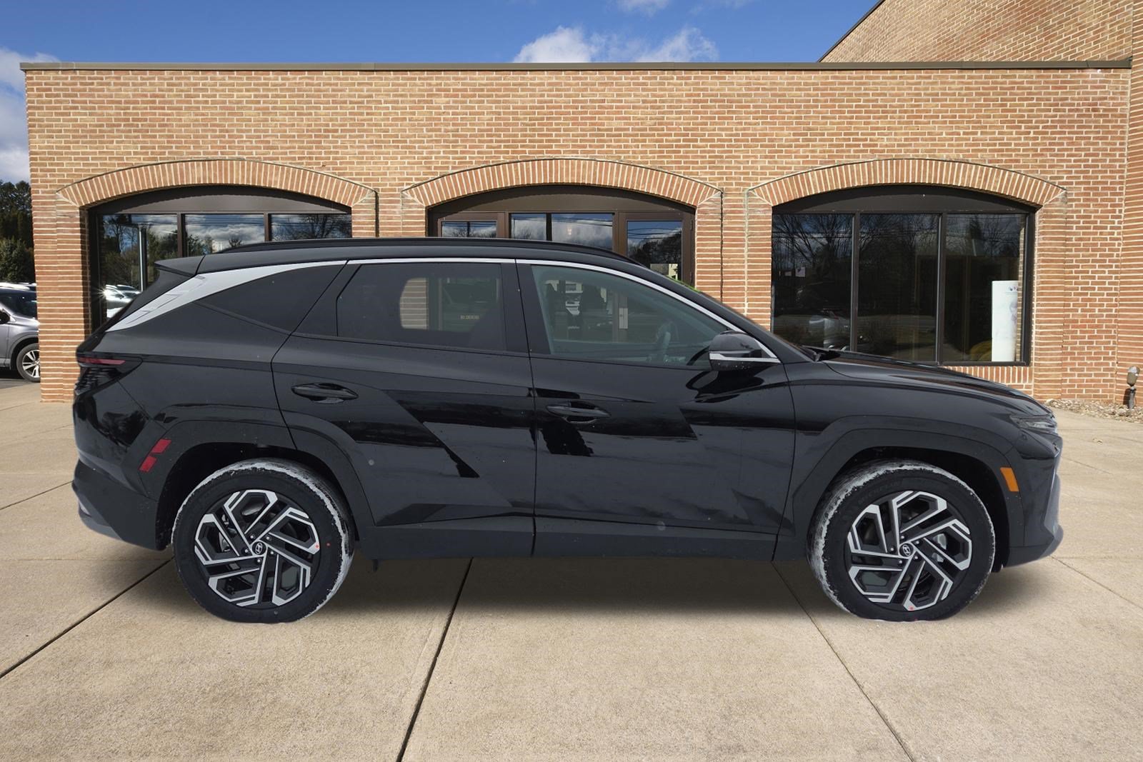 New 2026 Hyundai Tucson Limited AWD/4WD image 2