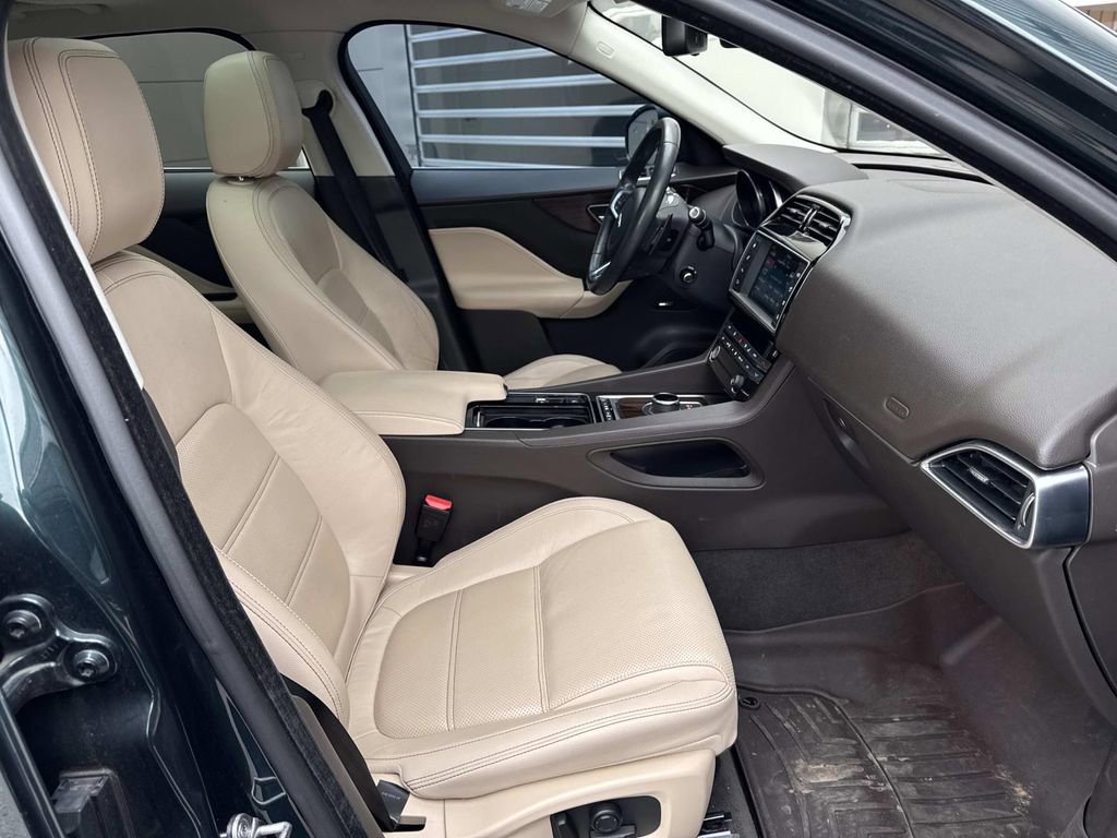 Used 2018 Jaguar F-PACE Prestige image 9