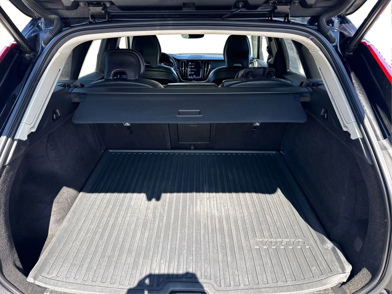 Used 2021 Volvo XC60 T6 Momentum AWD/4WD image 11