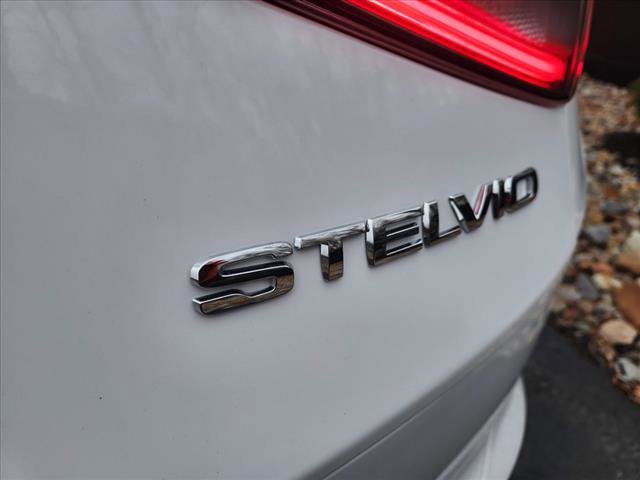 Used 2024 Alfa Romeo Stelvio Veloce image 23