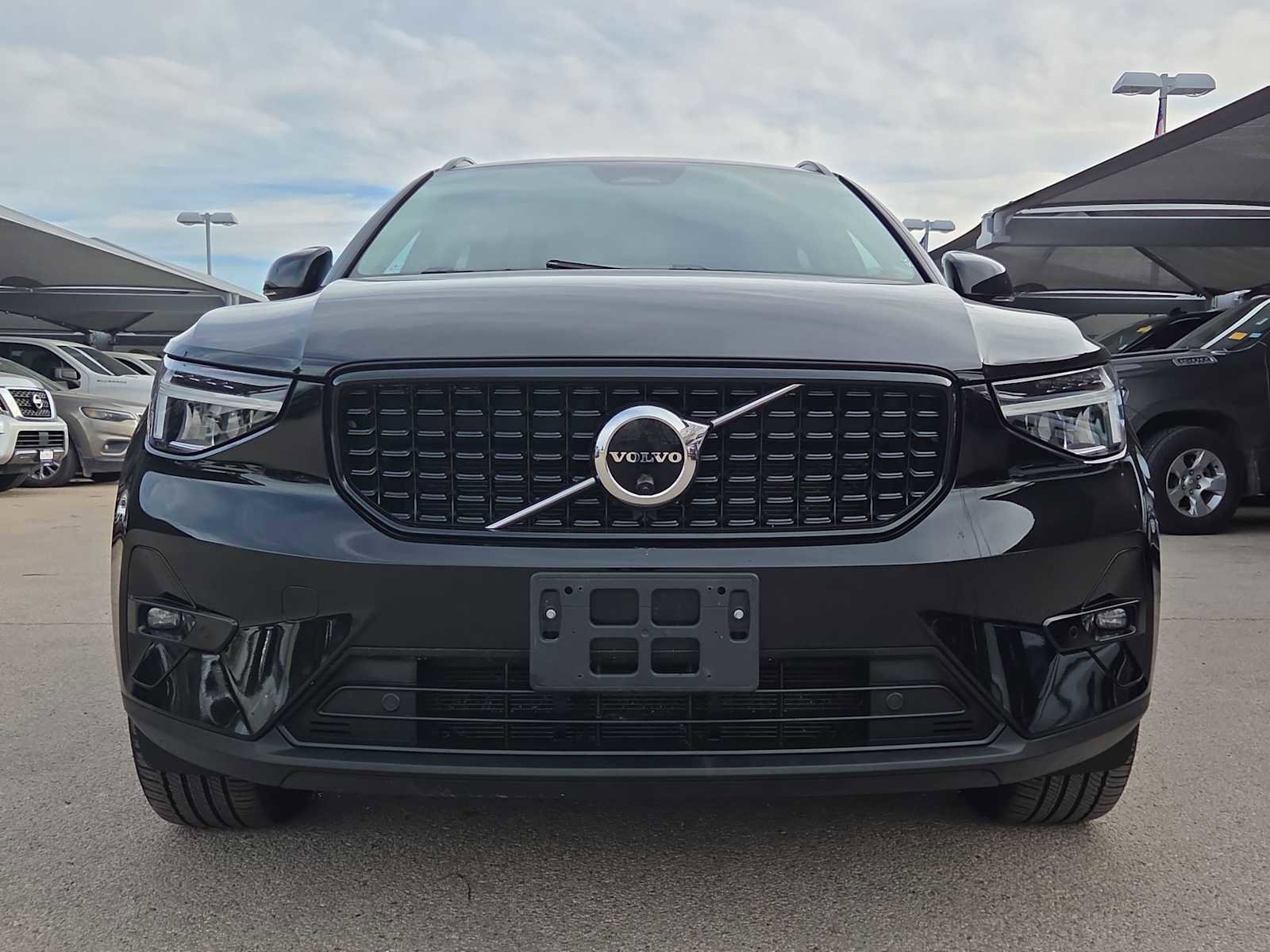 Used 2023 Volvo XC40 B4 Ultimate image 9