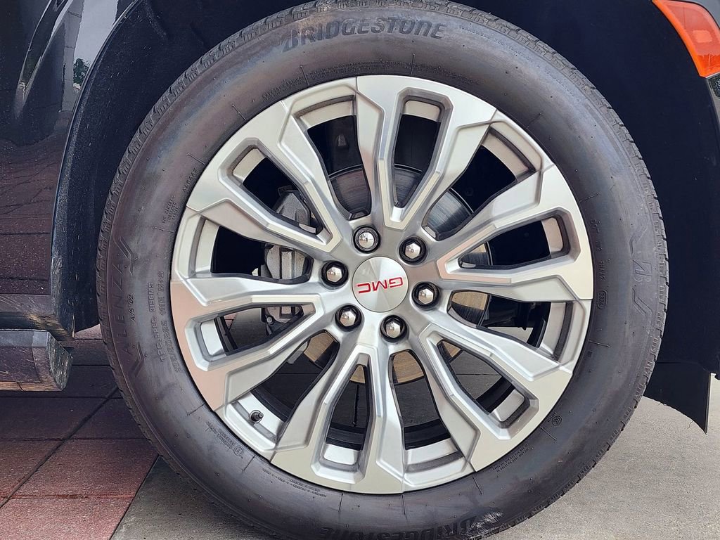Used 2024 GMC Yukon Denali w/ Denali Reserve Package AWD/4WD image 4