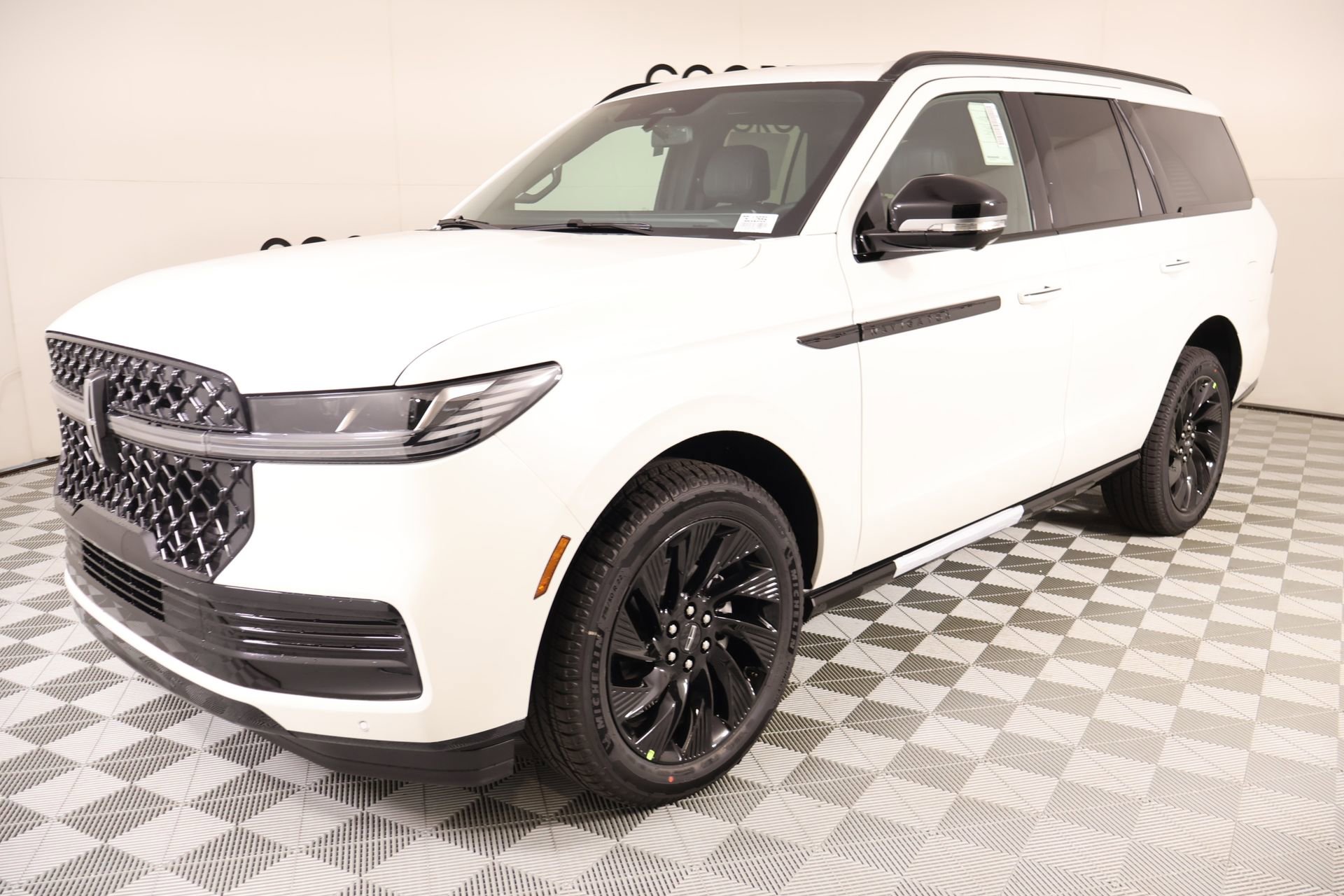 New 2026 Lincoln Navigator Reserve w/ Jet Appearance Package AWD/4WD image 11