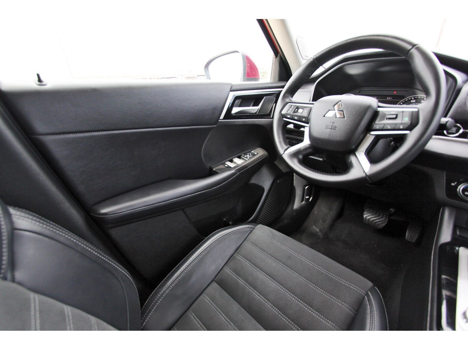 Used 2025 Mitsubishi Outlander SE FWD image 9