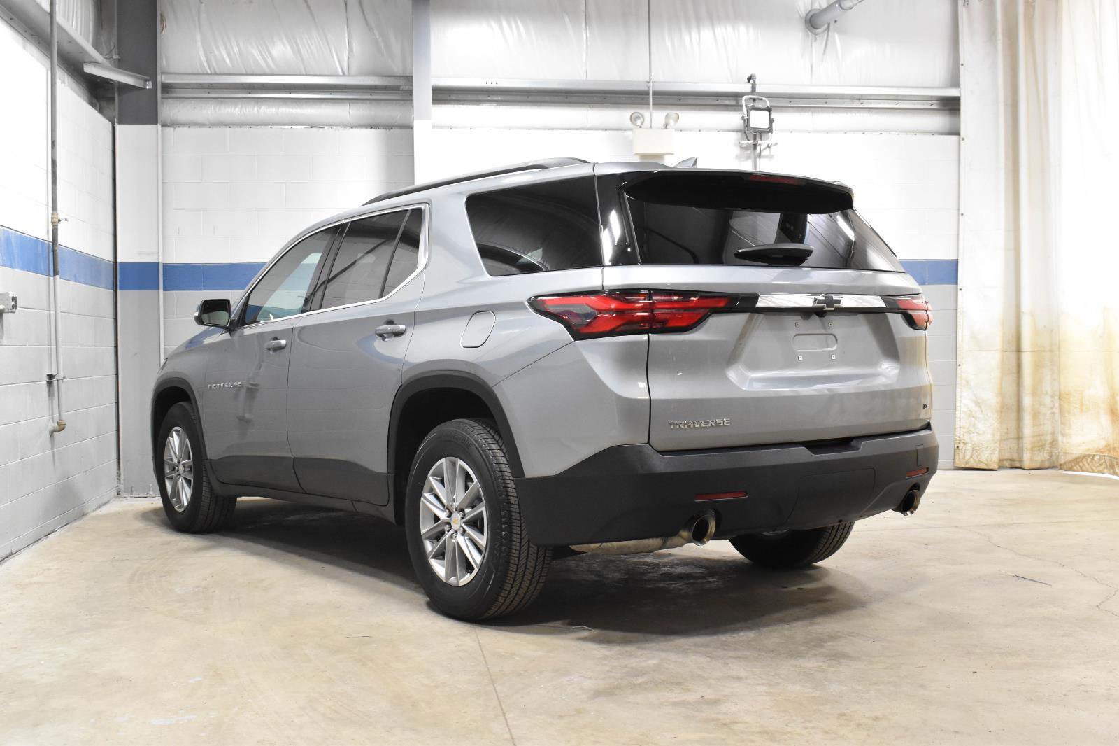 Used 2023 Chevrolet Traverse LT FWD image 29