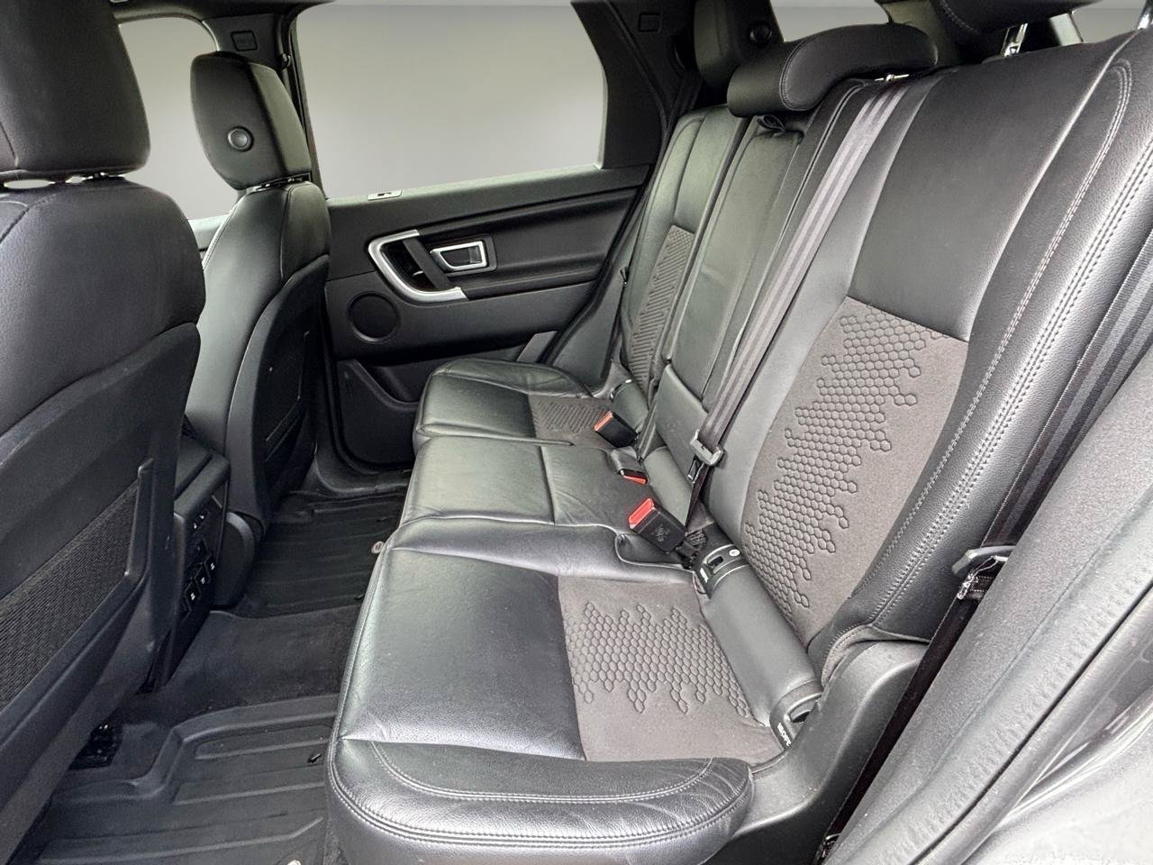 Used 2018 Land Rover Discovery Sport SE AWD/4WD image 10