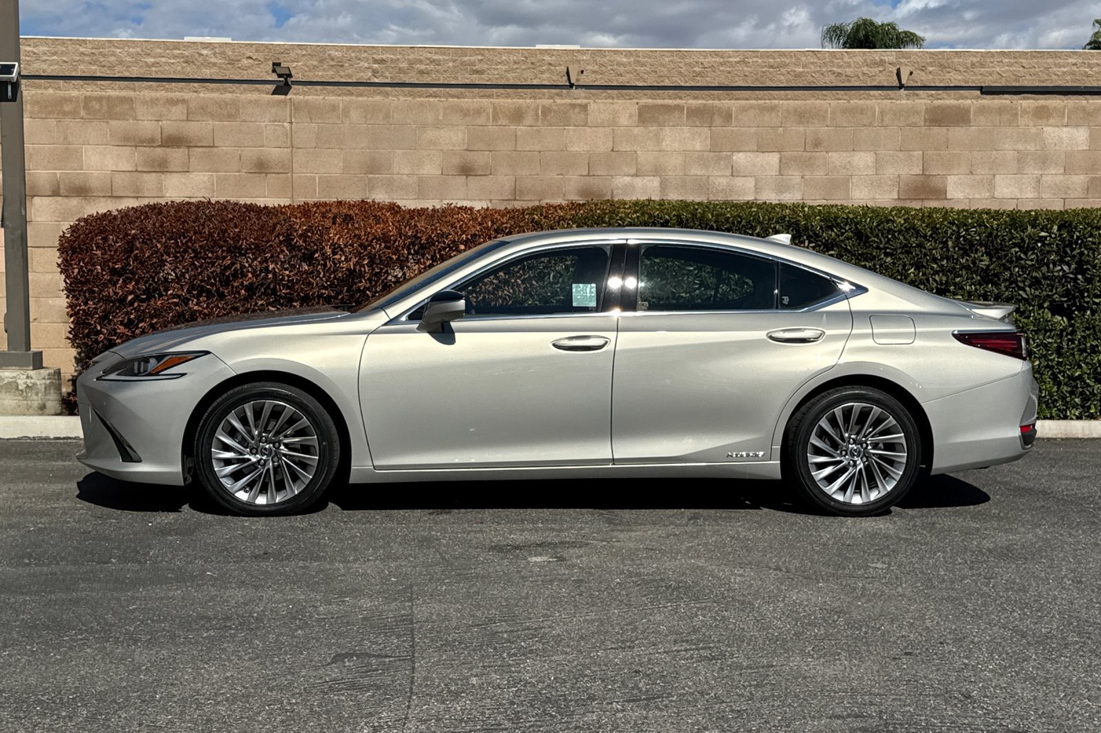 Used 2019 Lexus ES 300h w/ Accessory Package 2 FWD image 7