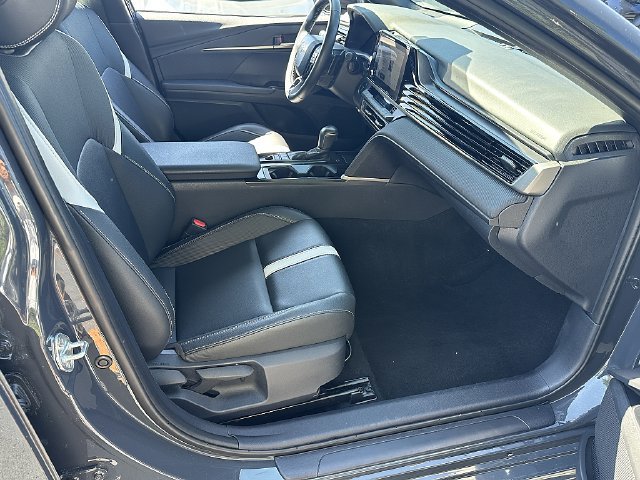Used 2025 Toyota Camry SE FWD image 11