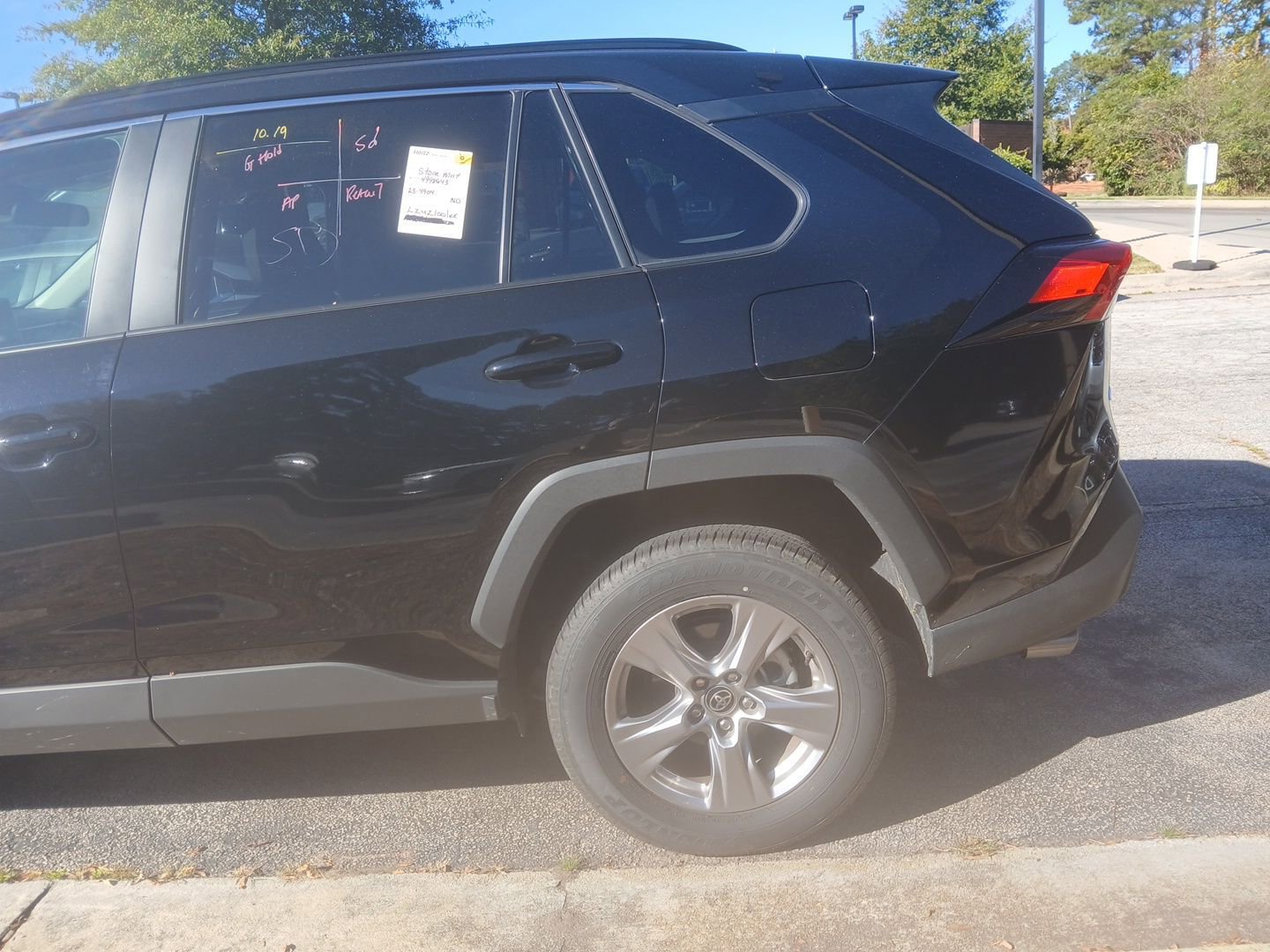 Used 2025 Toyota RAV4 XLE image 5