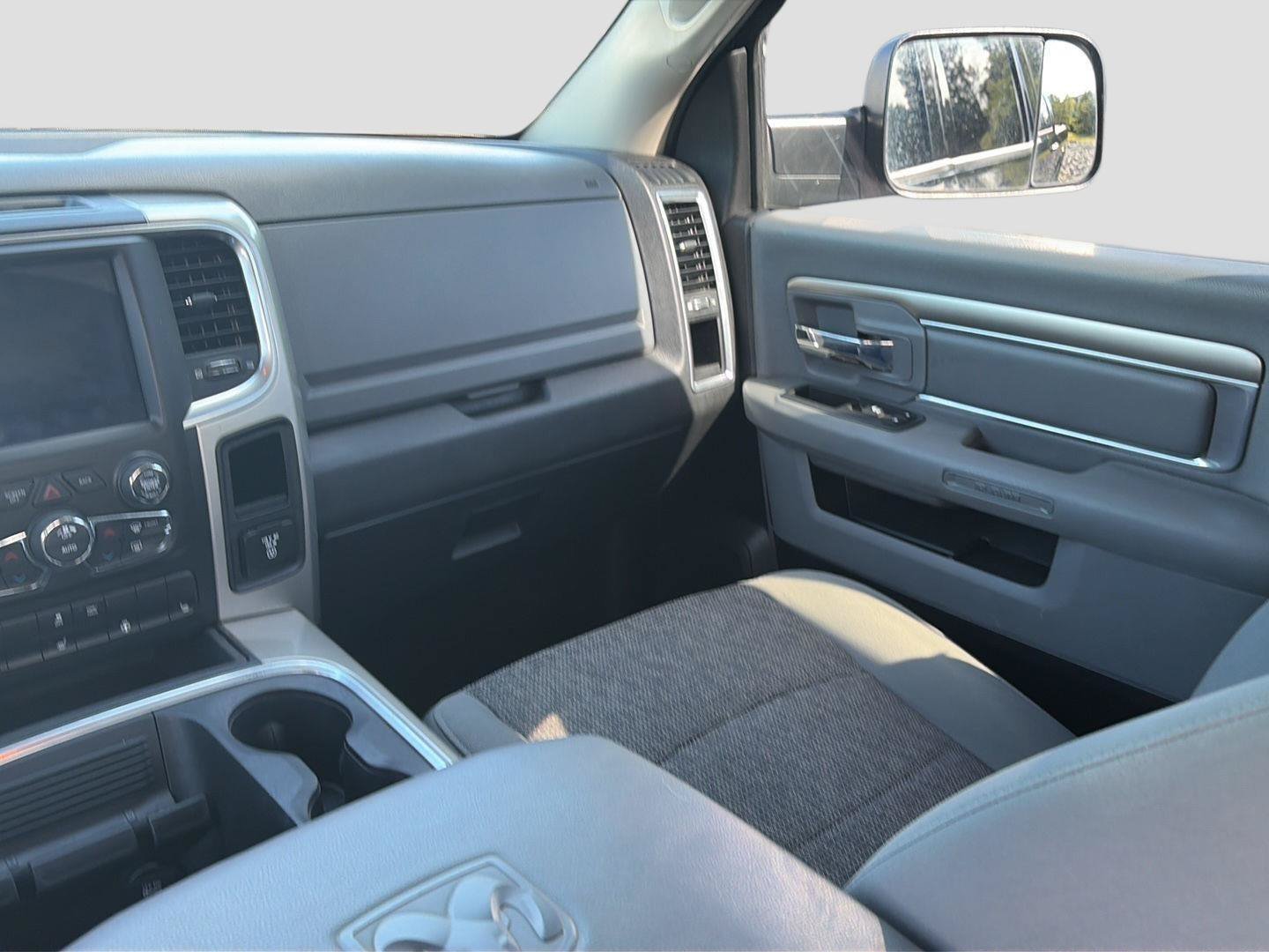 Used 2018 RAM 1500 SLT AWD/4WD image 16