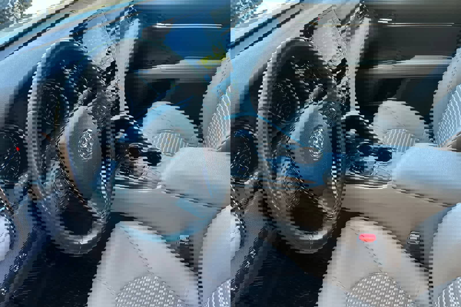 Used 2022 Toyota Camry SE w/ Convenience Package FWD image 9