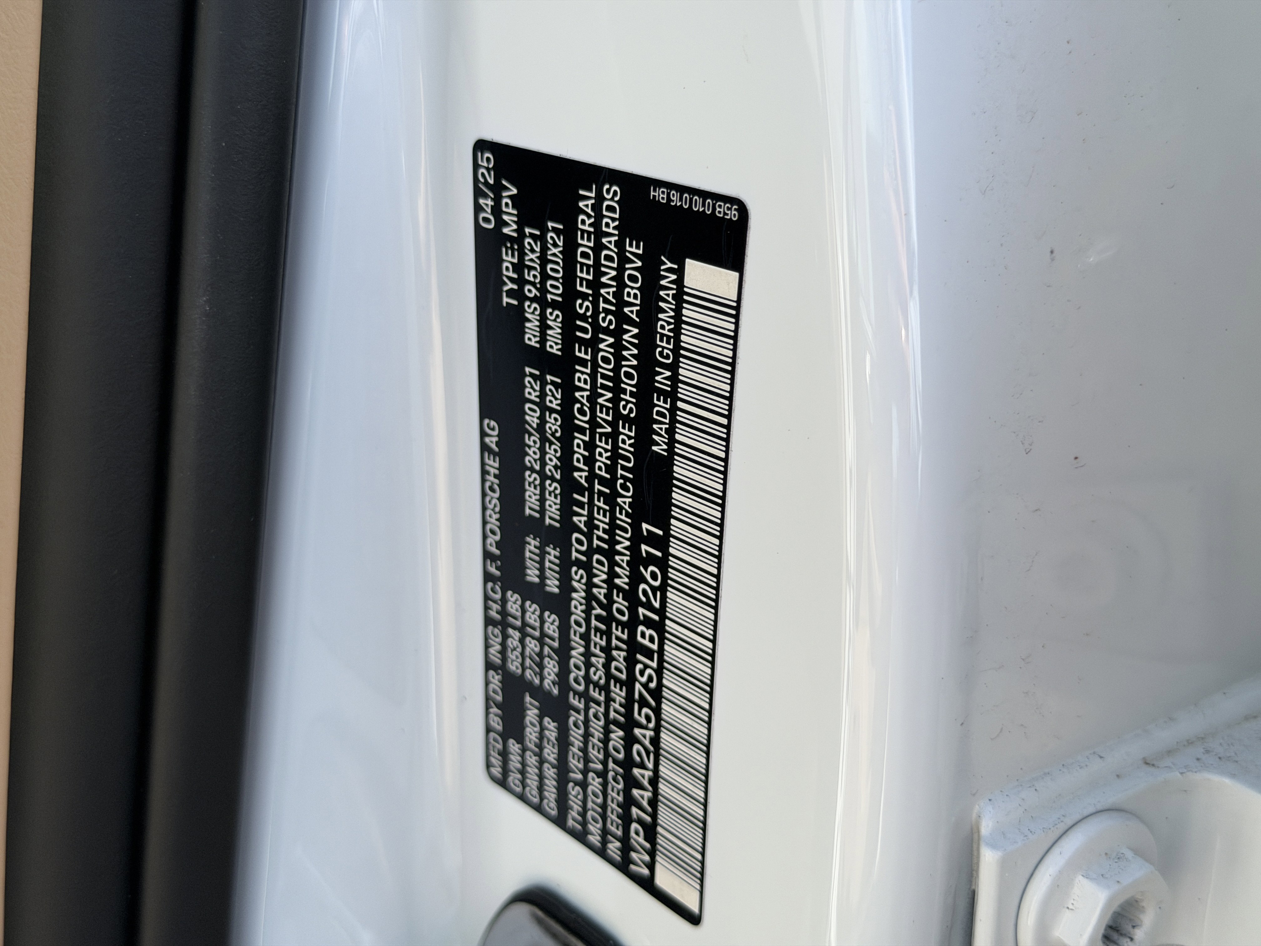 New 2025 Porsche Macan image 34