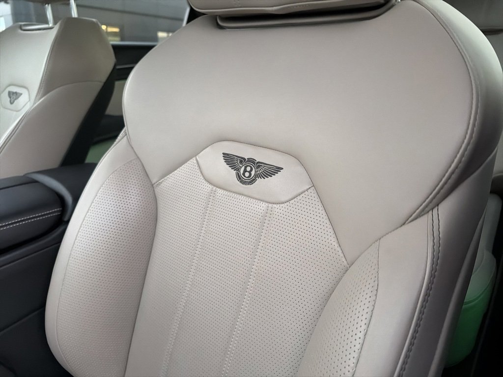 Used 2021 Bentley Bentayga image 22