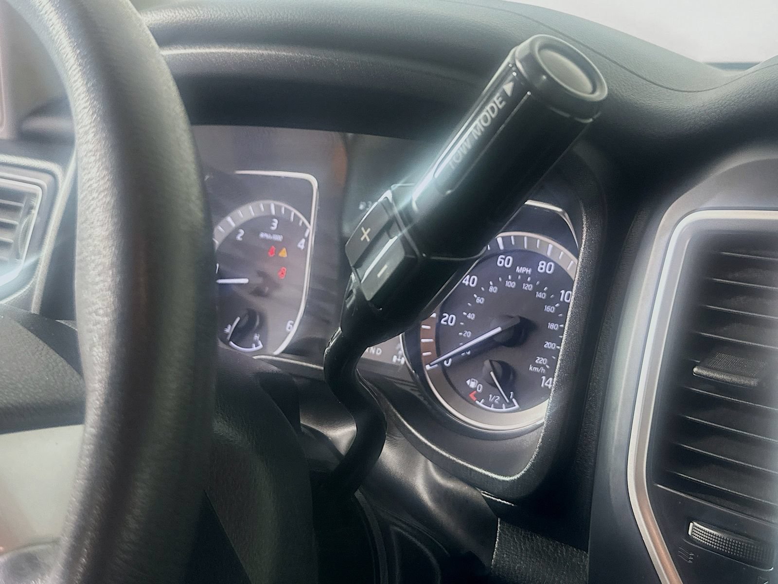 Used 2017 Nissan Titan S AWD/4WD image 15