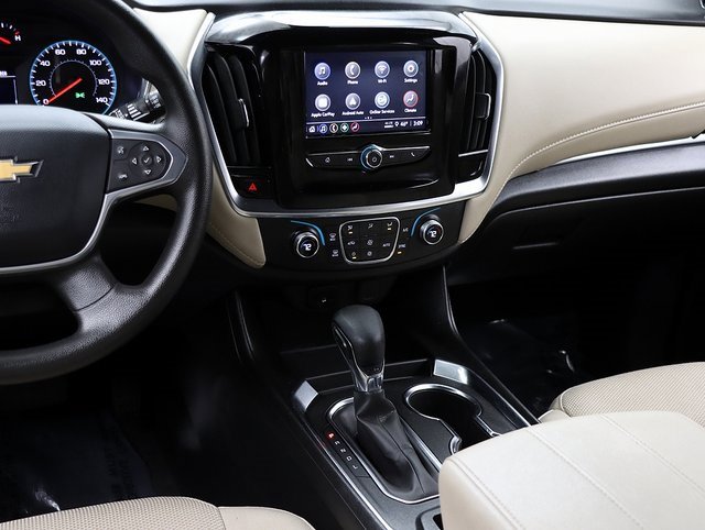 Used 2023 Chevrolet Traverse LS image 16