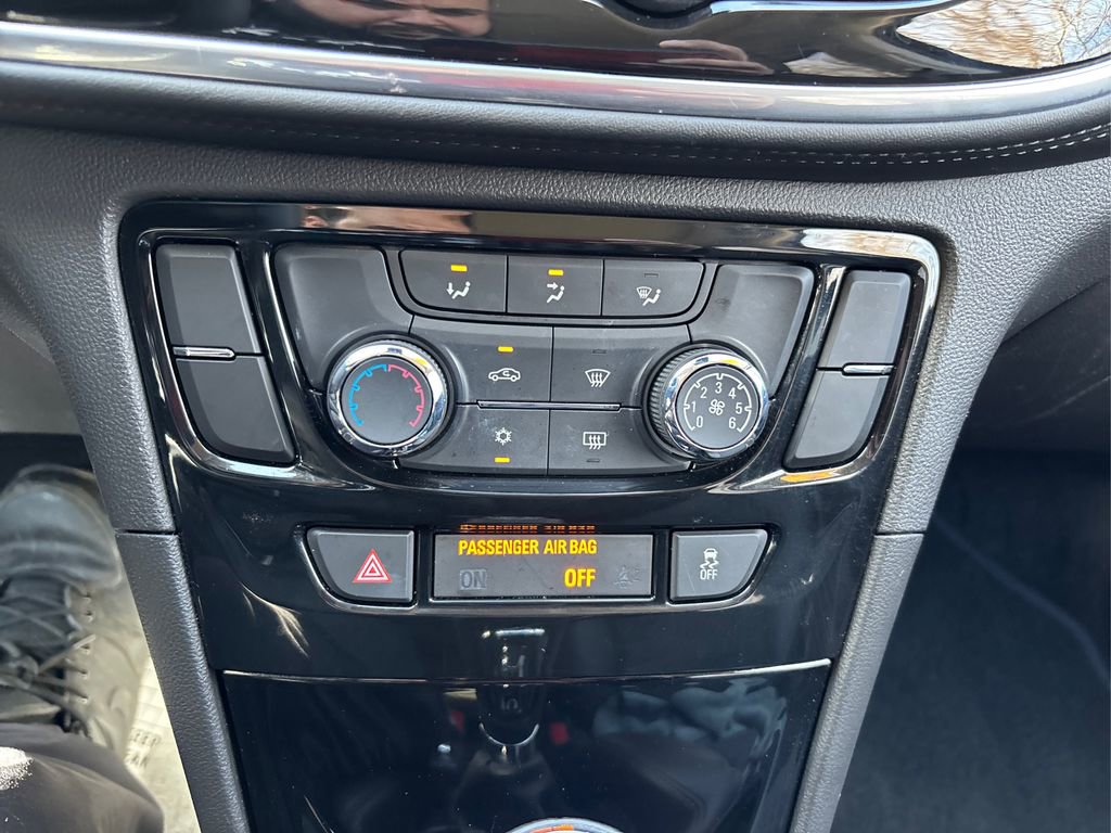 Used 2022 Buick Encore Preferred w/ Safety Package image 29