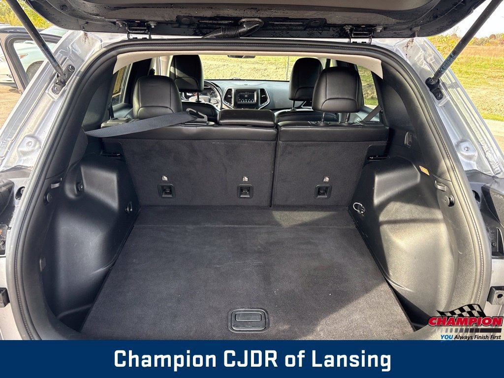 Used 2019 Jeep Cherokee Latitude Plus AWD/4WD image 15