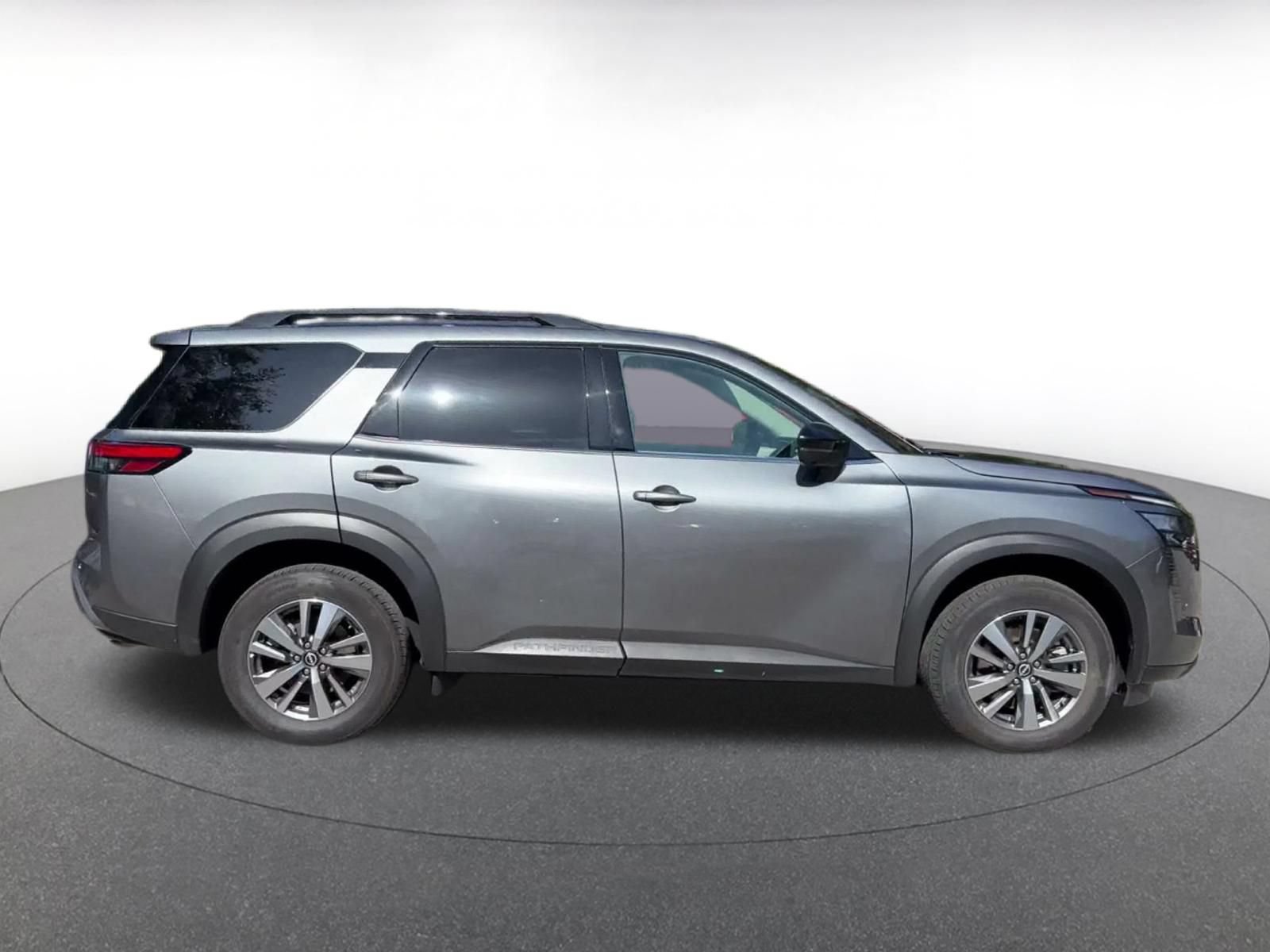 Used 2026 Nissan Pathfinder SL FWD image 15