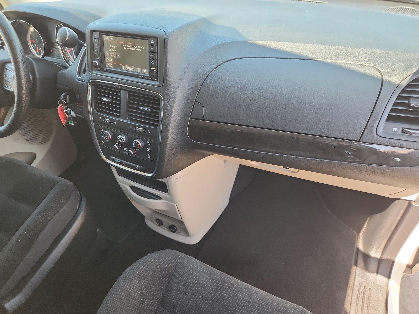 Used 2018 Dodge Grand Caravan SE FWD image 24