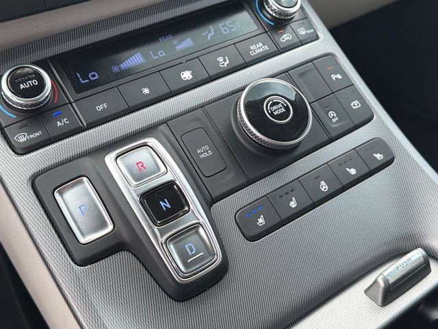 Used 2023 Hyundai Palisade Limited w/ Winter Package FWD image 31