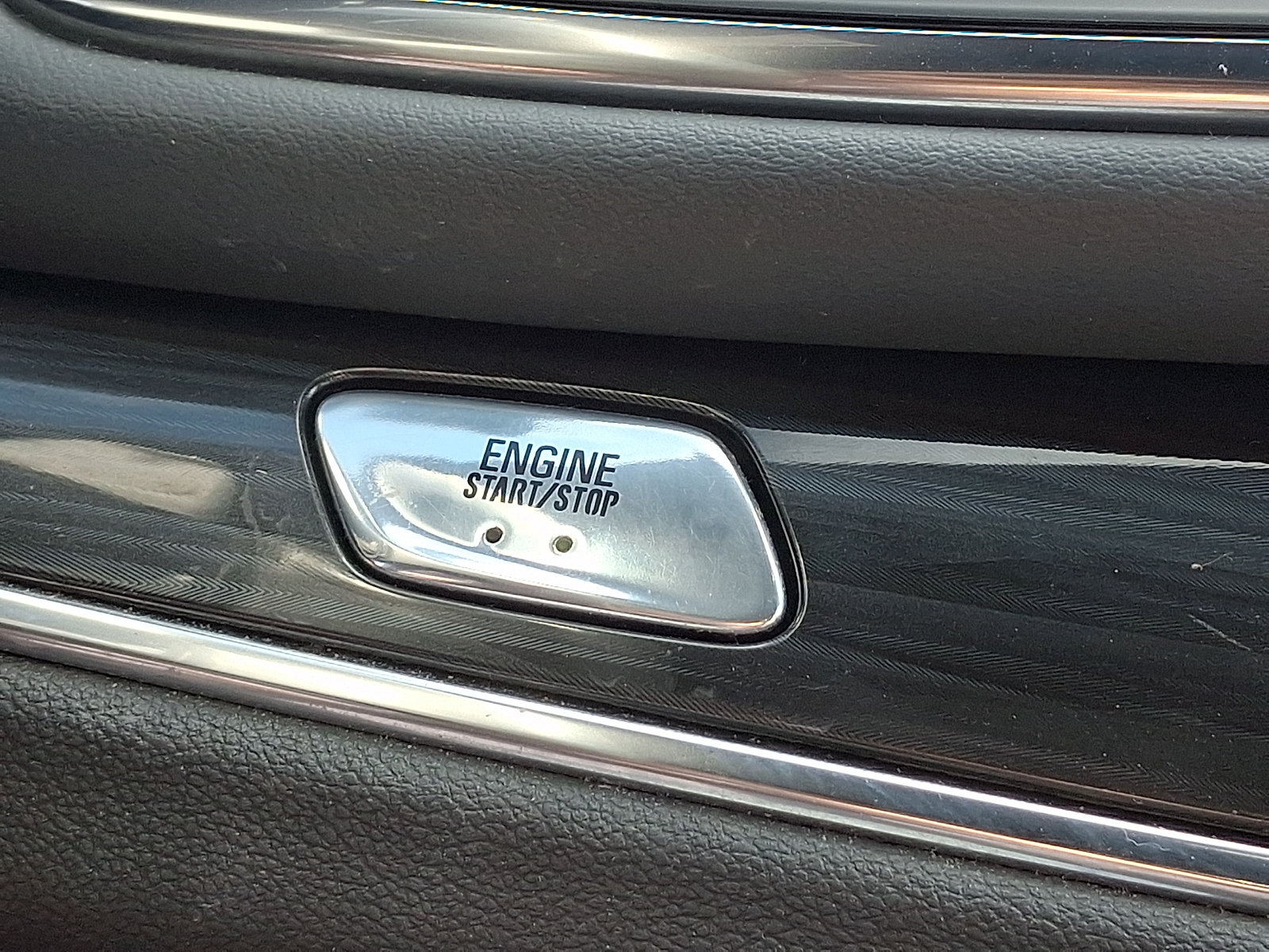 Used 2023 Buick Enclave Essence AWD/4WD image 25