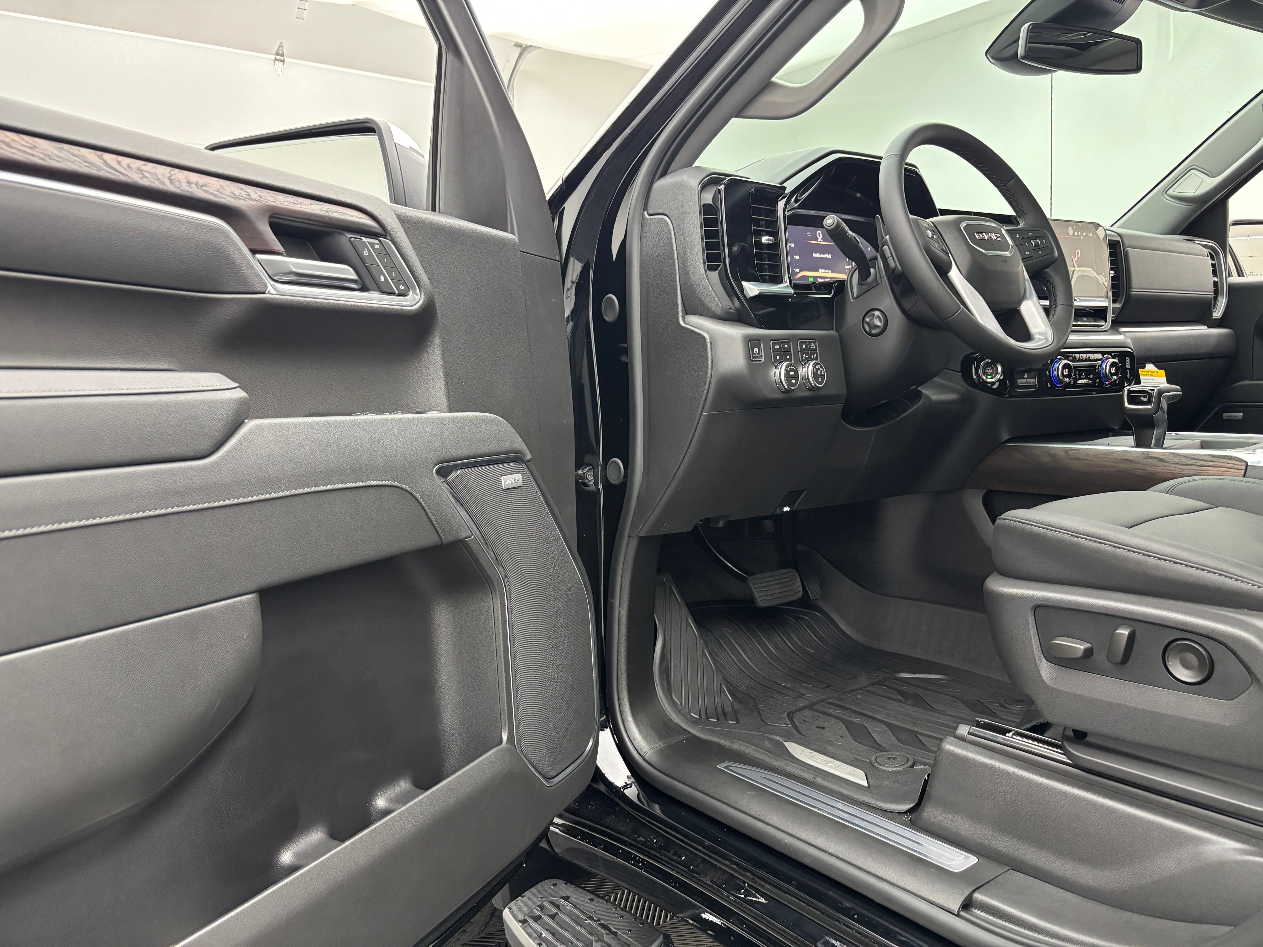 New 2026 GMC Sierra 1500 SLT w/ SLT Premium Package AWD/4WD image 16