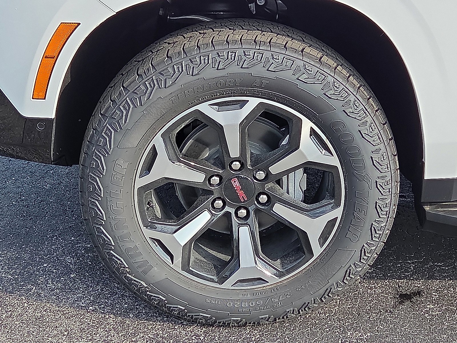New 2026 GMC Yukon XL AT4 image 7