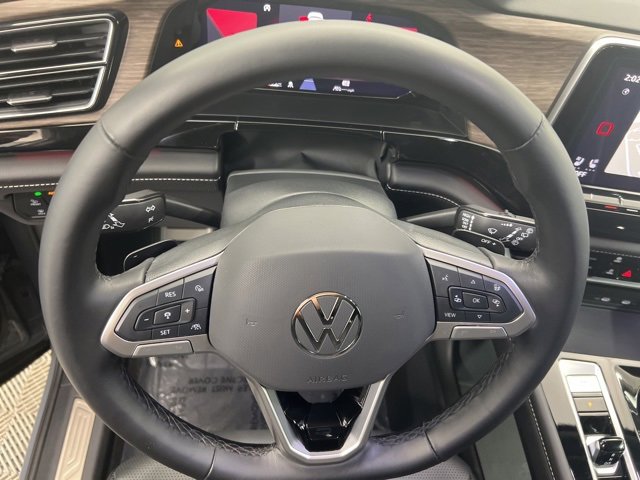 Used 2025 Volkswagen Atlas SEL Premium R-Line image 23