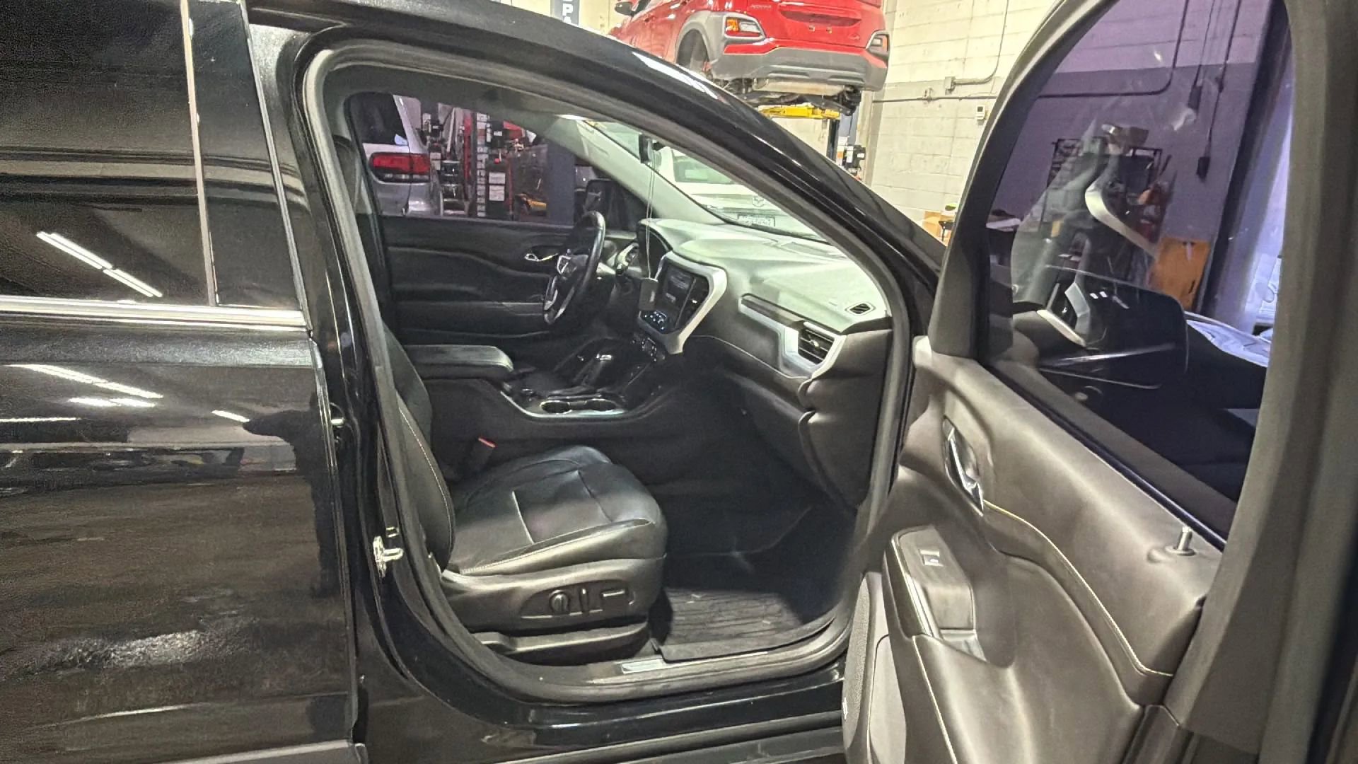 Used 2019 GMC Acadia SLT w/ LPO, Floor Liner Package FWD image 25