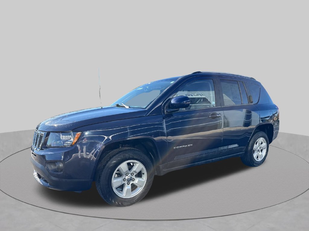 Used 2017 Jeep Compass Latitude FWD image 3
