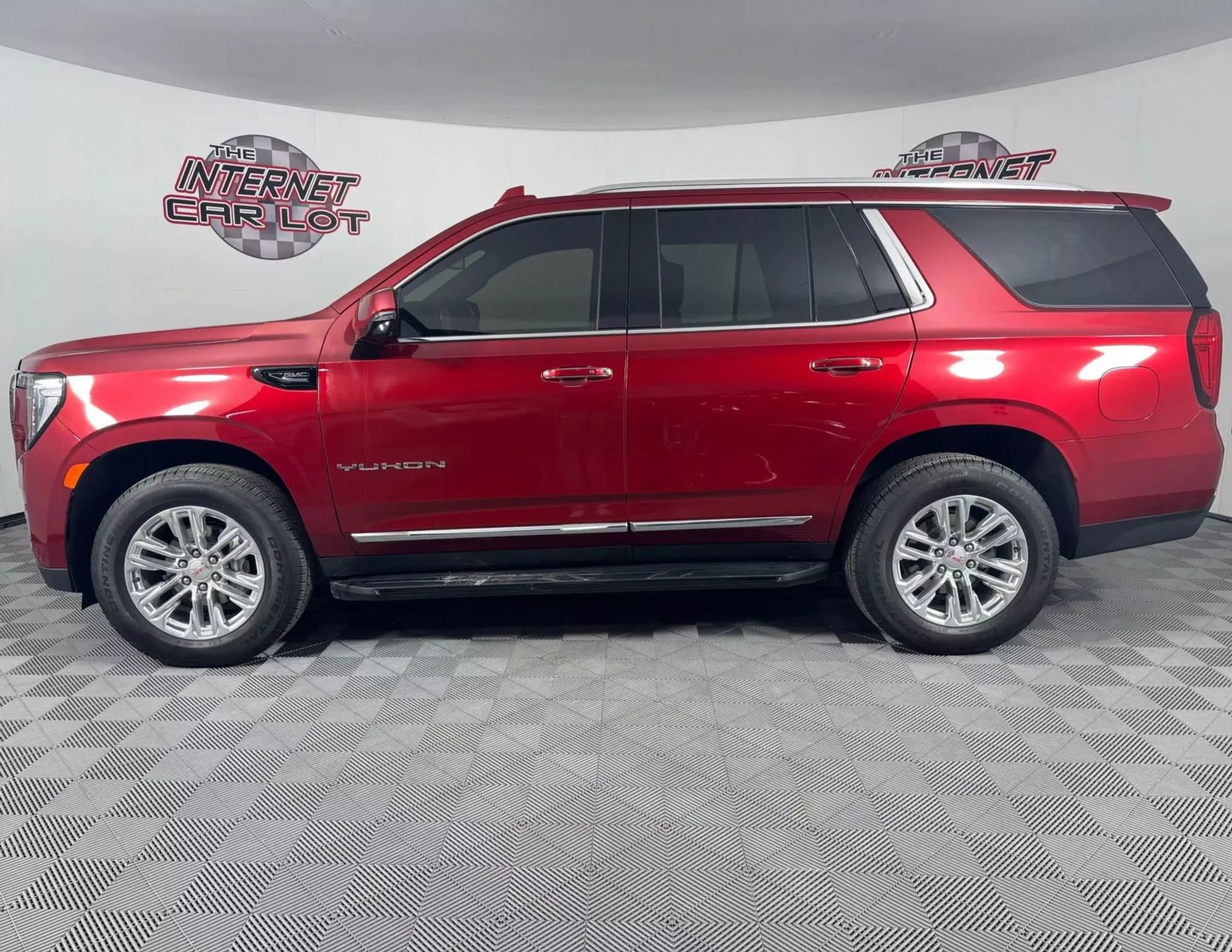Used 2023 GMC Yukon SLT w/ SLT Luxury Package AWD/4WD image 4