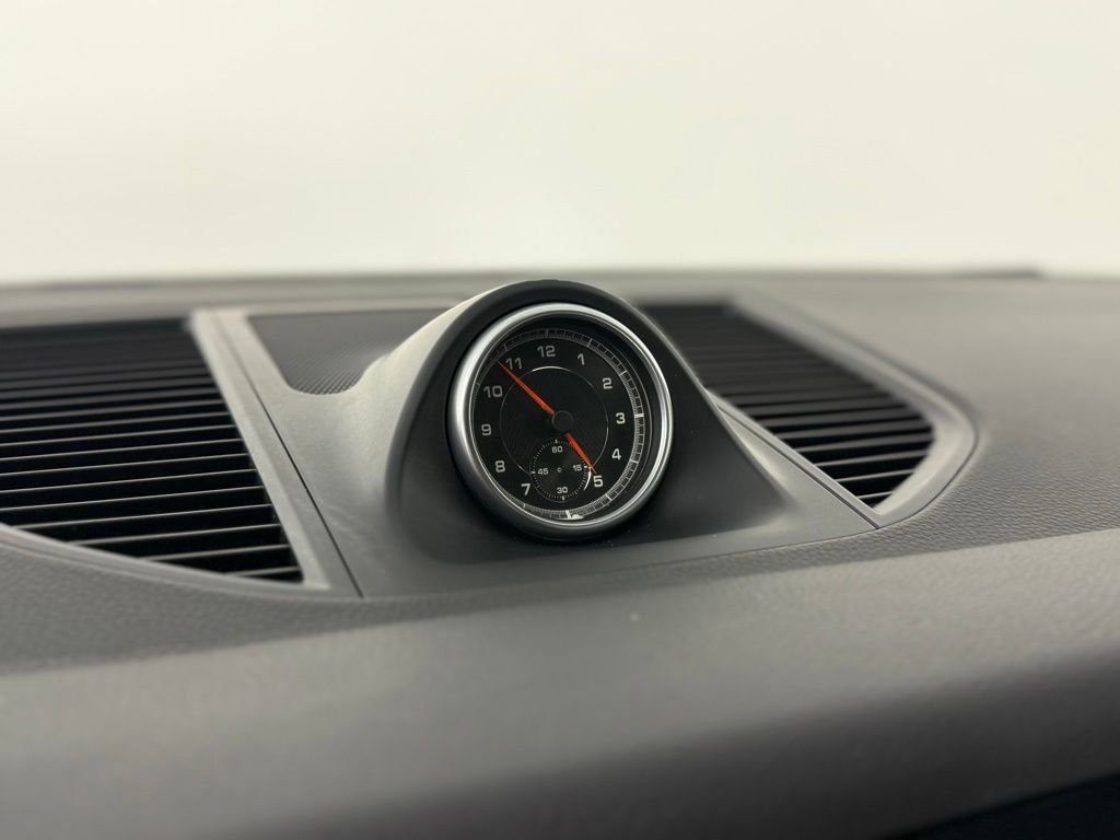 Certified 2019 Porsche Macan AWD/4WD image 28