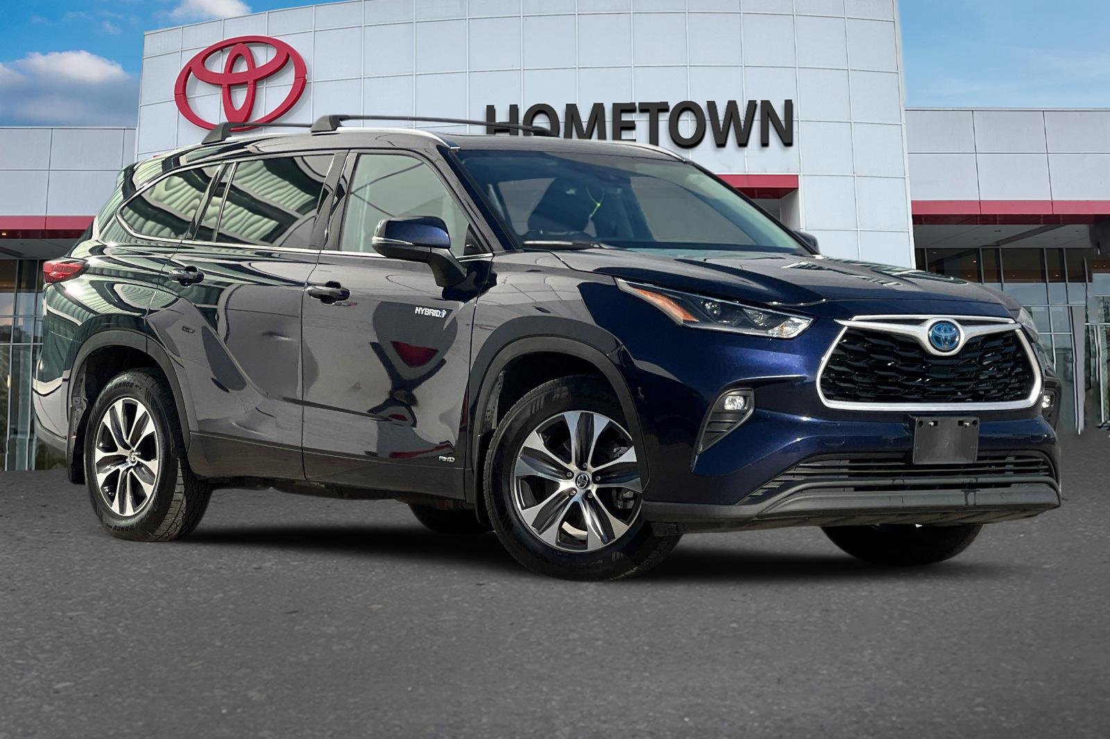 Certified 2021 Toyota Highlander XLE image 2