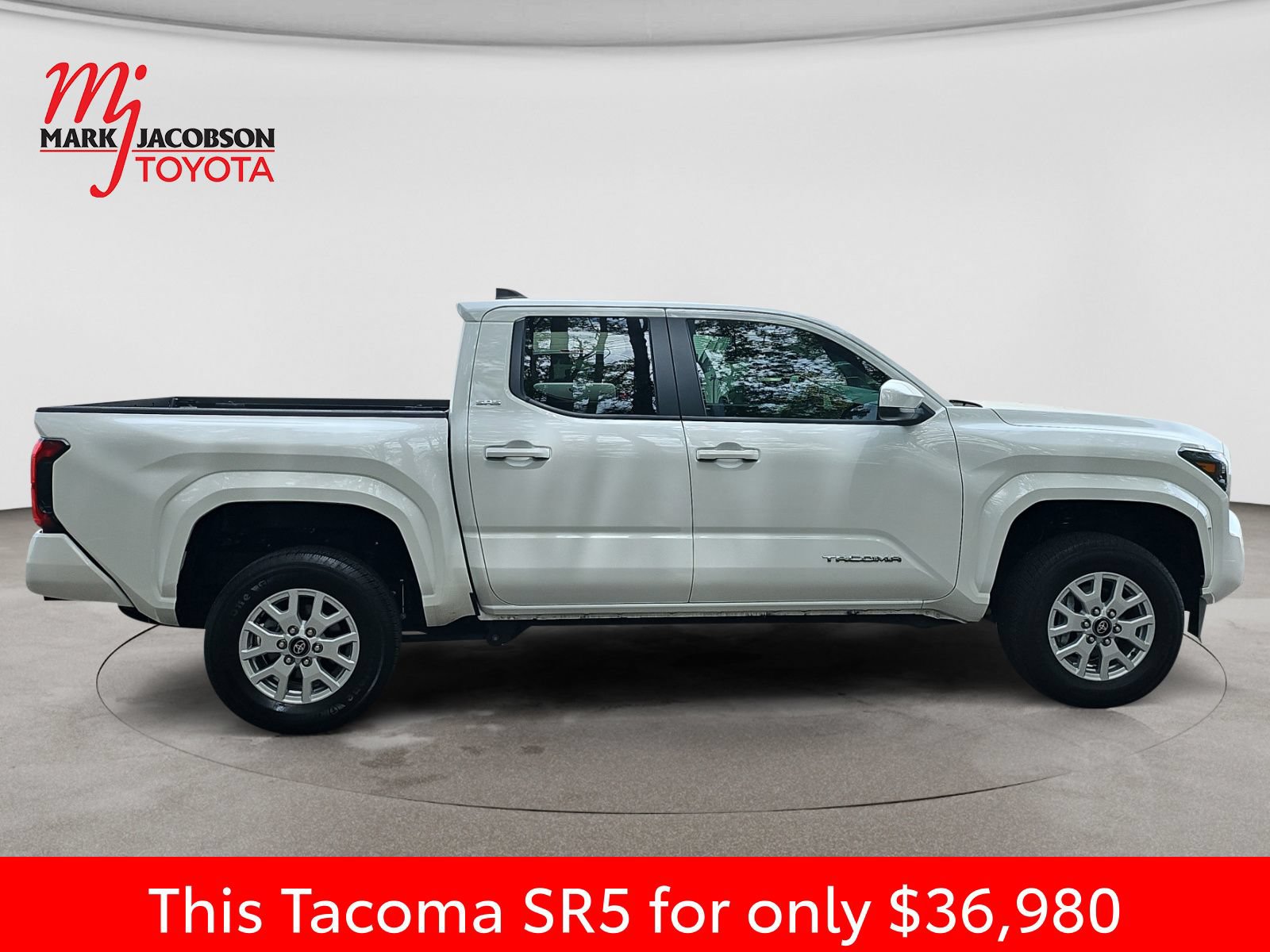 Used 2024 Toyota Tacoma SR5 AWD/4WD image 7