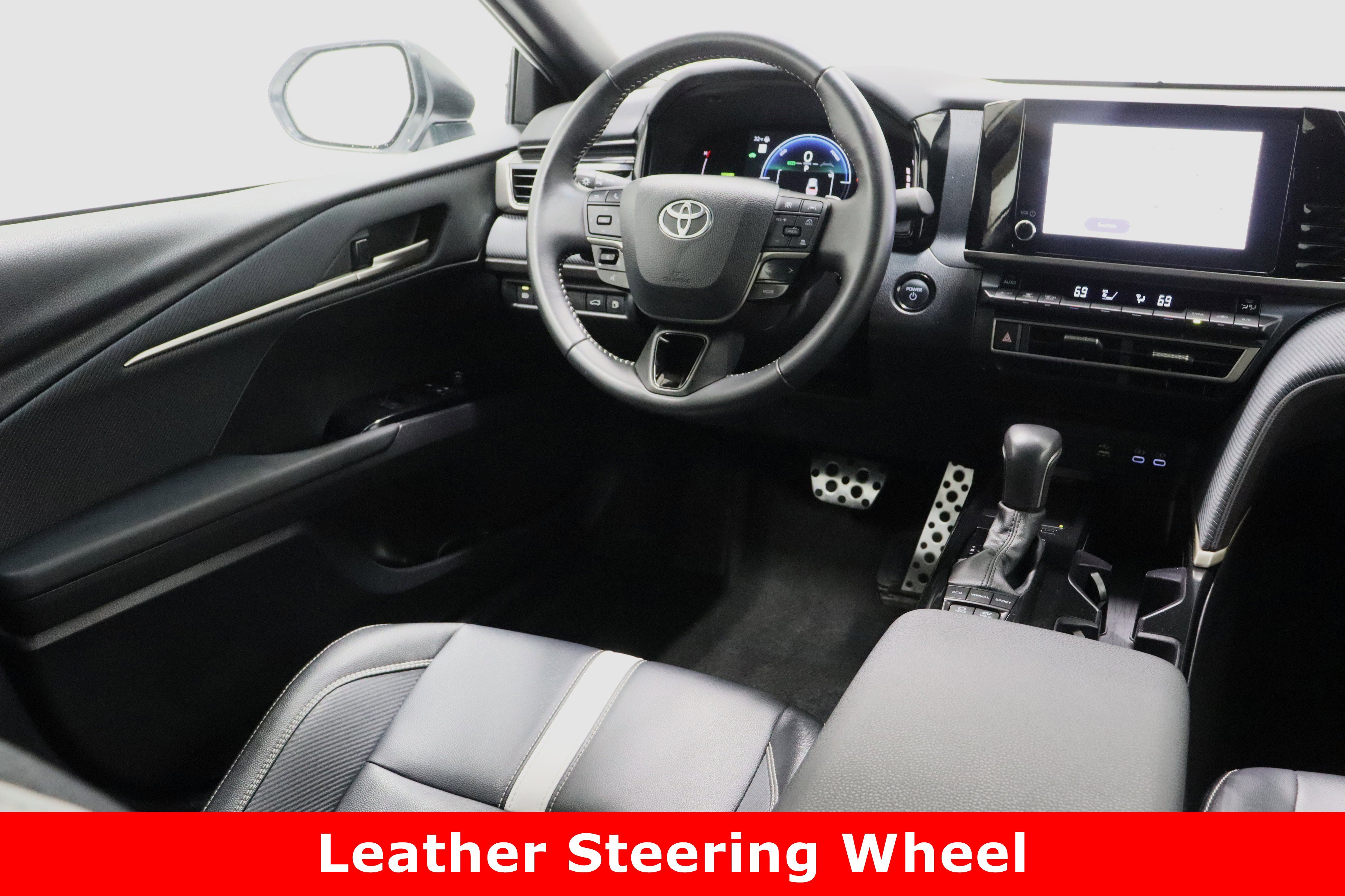 Used 2025 Toyota Camry SE image 31