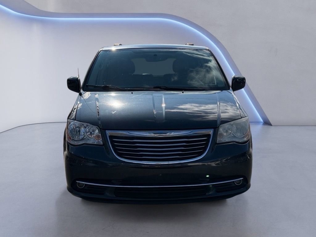 Used 2014 Chrysler Town & Country Touring image 8