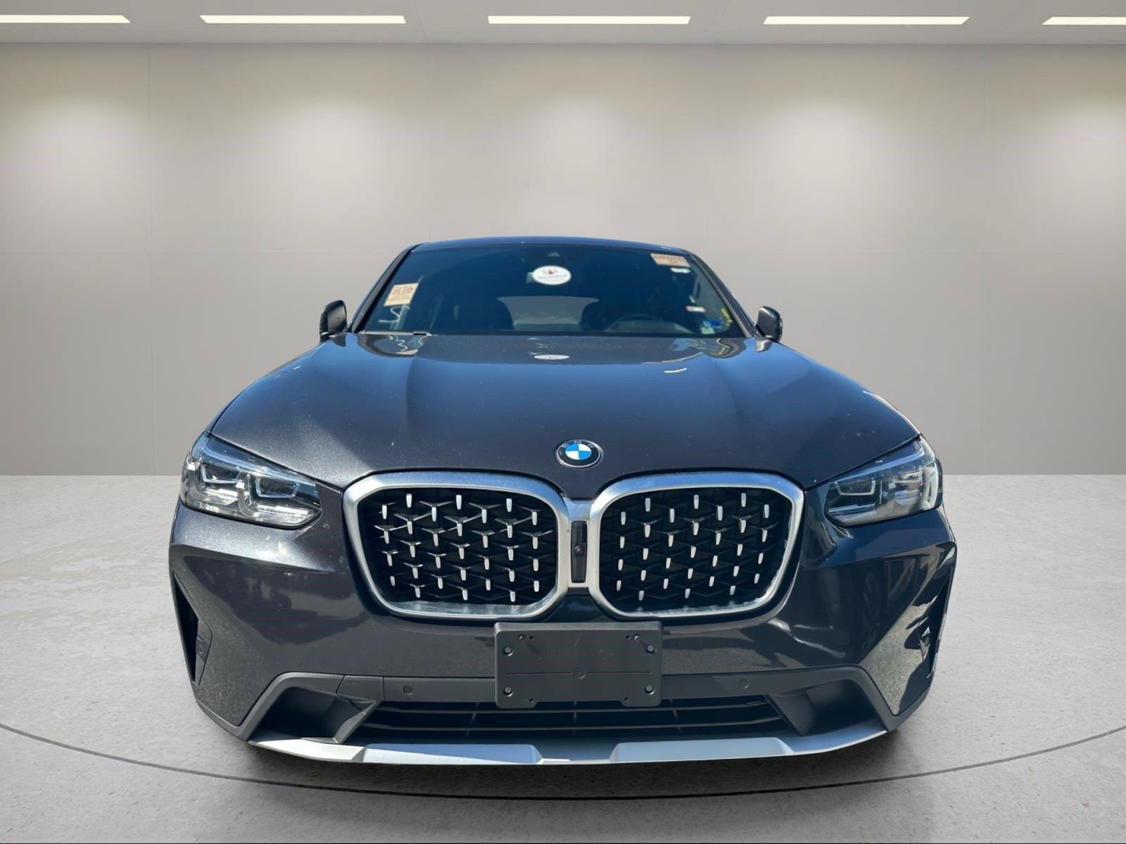 Used 2024 BMW X4 xDrive30i w/ Parking Assistance Package AWD/4WD image 3
