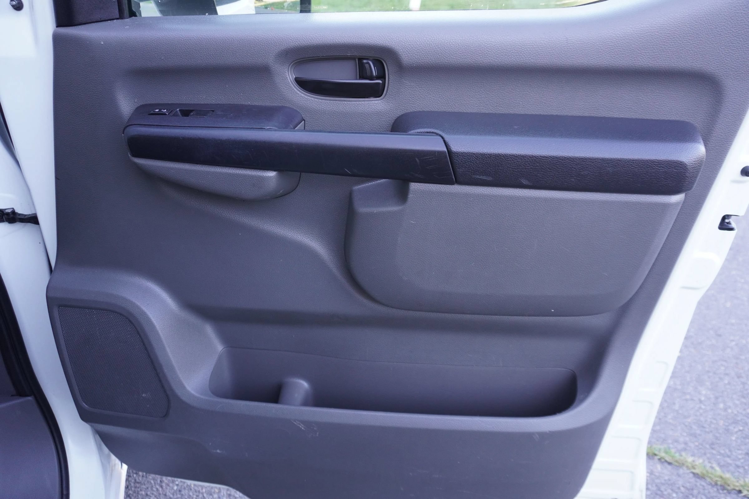 Used 2016 Nissan NV 2500 SV RWD image 13