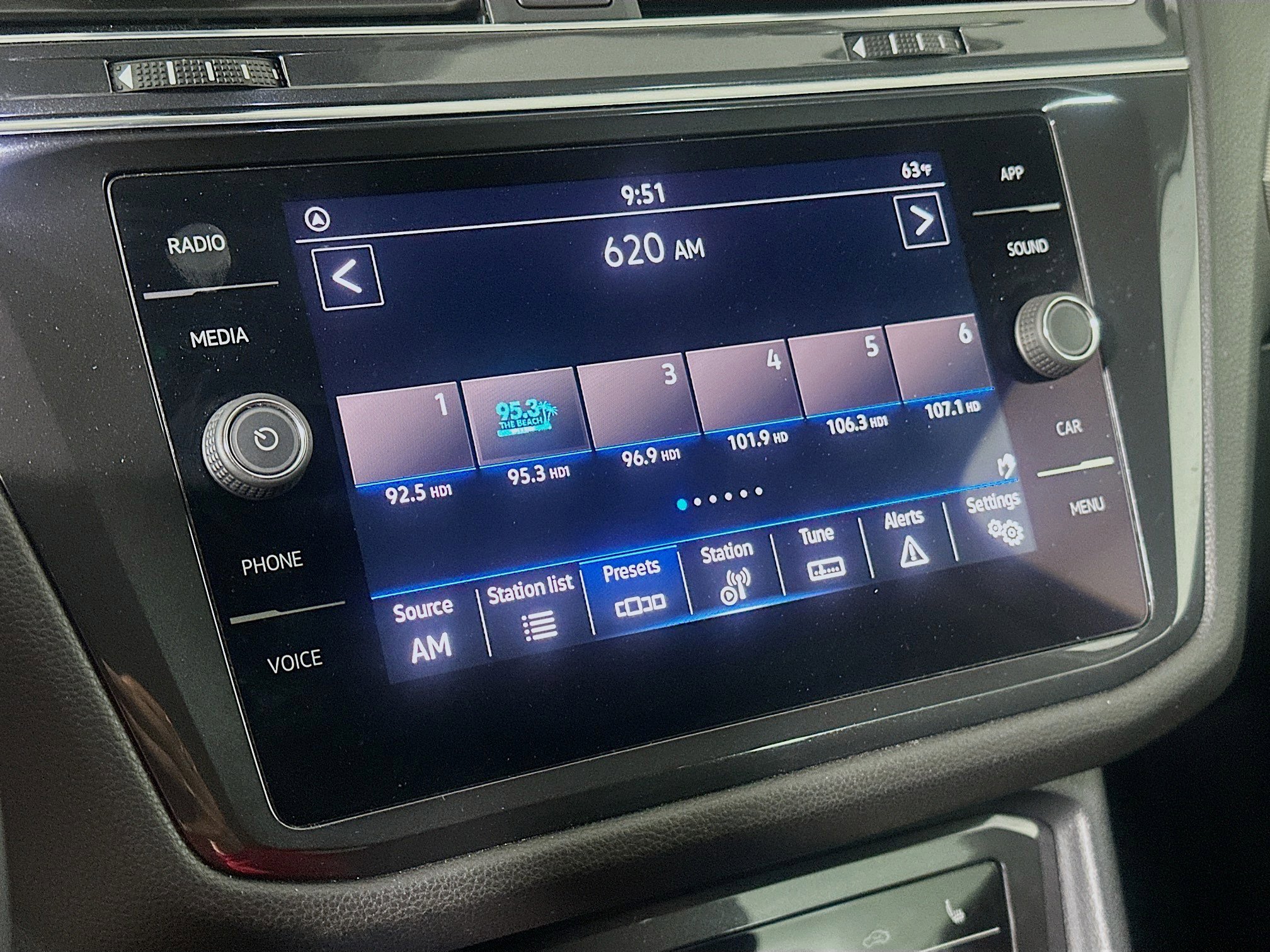 Used 2022 Volkswagen Tiguan SE FWD image 19