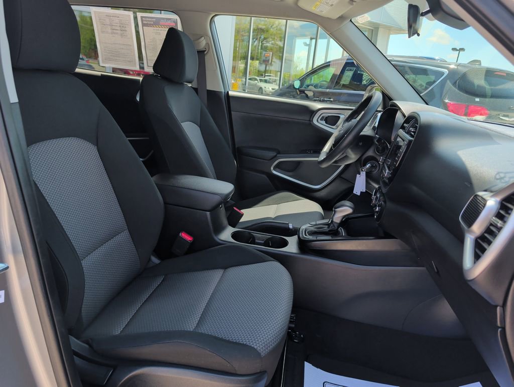 Used 2024 Kia Soul LX w/ Option Group 015 FWD image 21