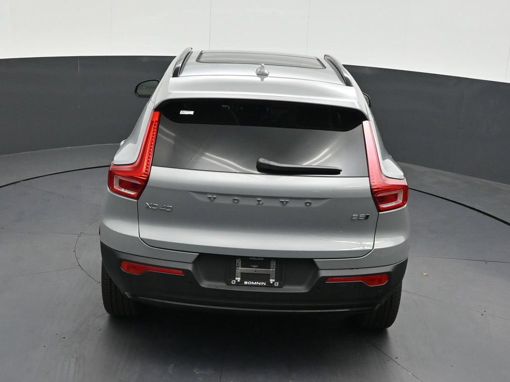 New 2026 Volvo XC40 B5 Plus w/ Protection Package Premier AWD/4WD image 16