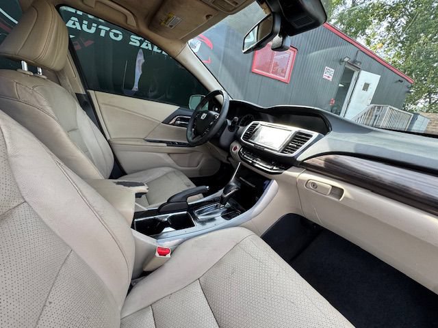 Used 2017 Honda Accord Touring image 18