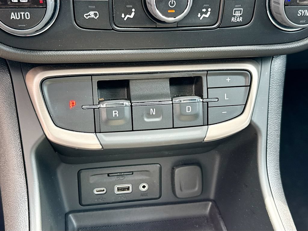 Used 2024 GMC Terrain Denali w/ Denali Premium Package AWD/4WD image 17