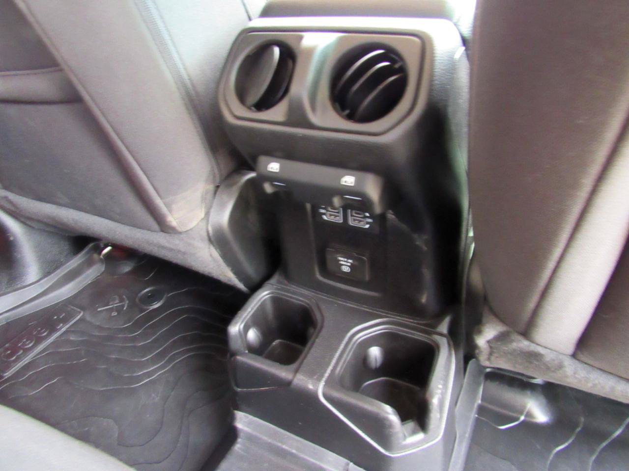 Used 2023 Jeep Gladiator Sport AWD/4WD image 38