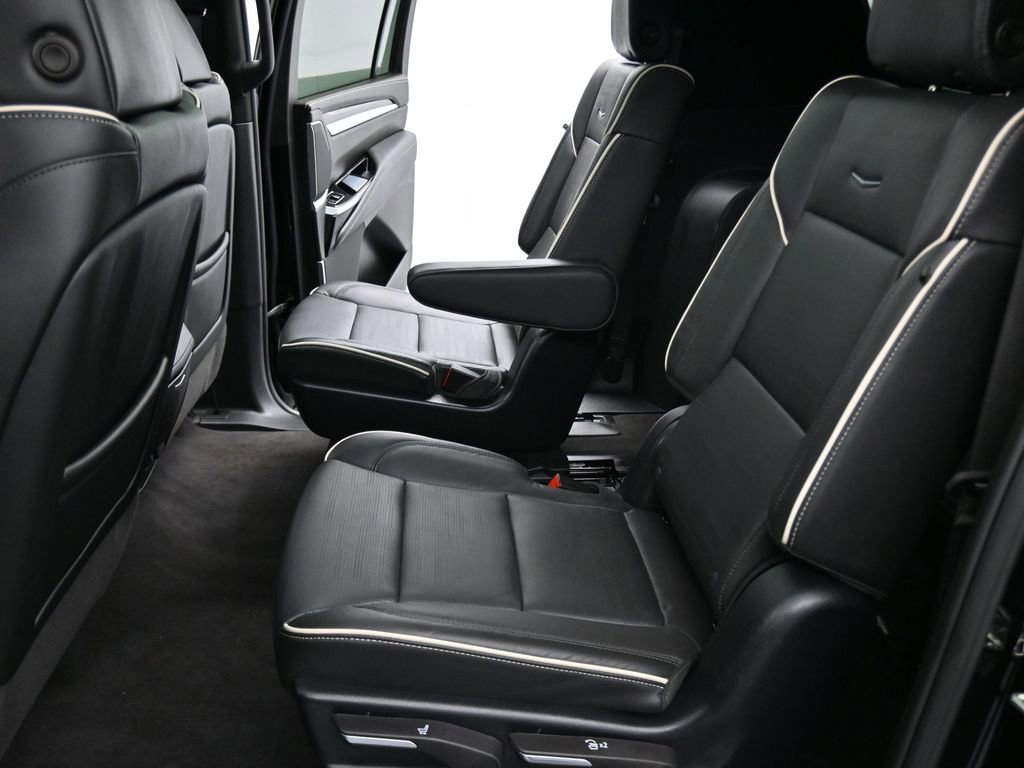 Used 2025 Cadillac Escalade ESV Premium Luxury image 13