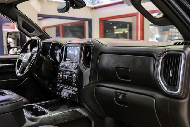 Used 2022 GMC Sierra 3500 Denali w/ Denali Black Diamond Edition image 15