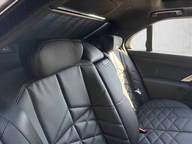Used 2025 BMW 740i w/ Premium Package RWD image 18