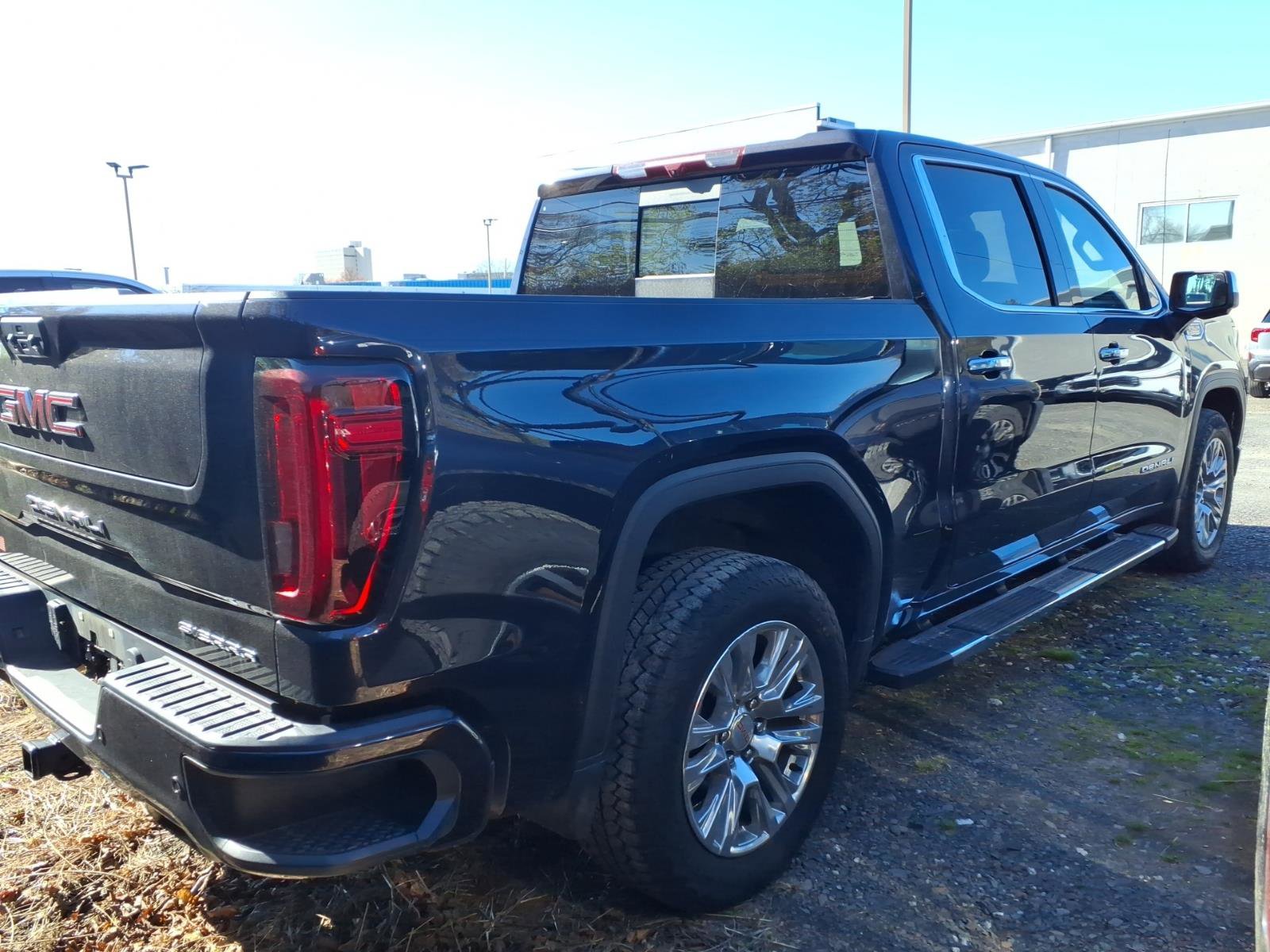 Used 2022 GMC Sierra 1500 Denali image 2